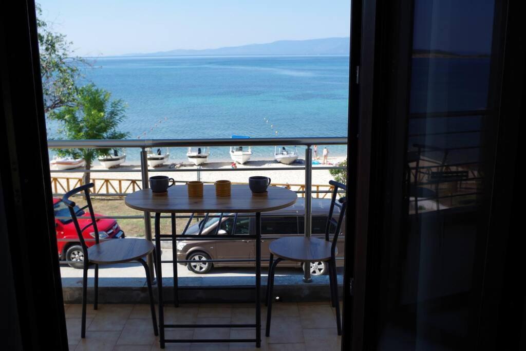 Ferienwohnung Seafront Centre Ouranoupoli Exterior foto